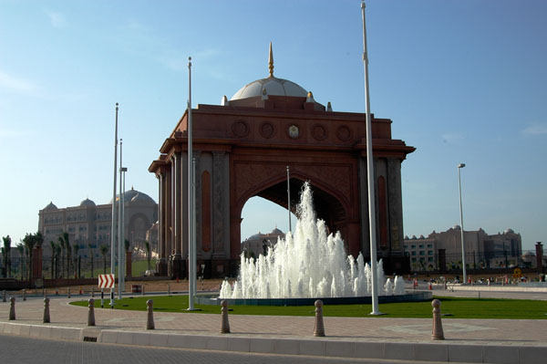 Fountain and gateway to Emirates Palace International Conference Centre
