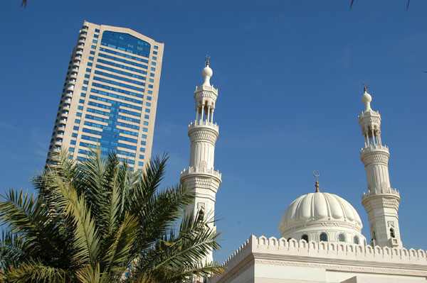 Sharjah - Al Qasba Mosque and Al Noor Tower along the Qasba Canal, Sharjah