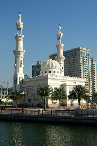 Al Qasba Mosque & Qasba Canal