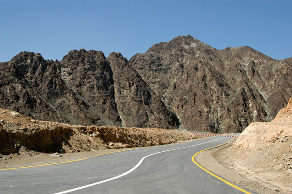 A good section of road heading farther into the Hajar Mountains from Madhah