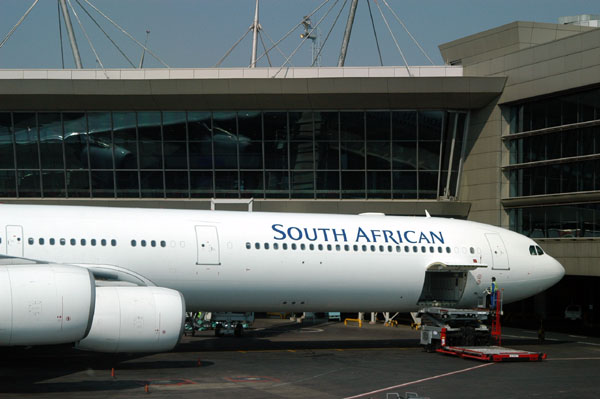 South African Airways A340-600 in JNB