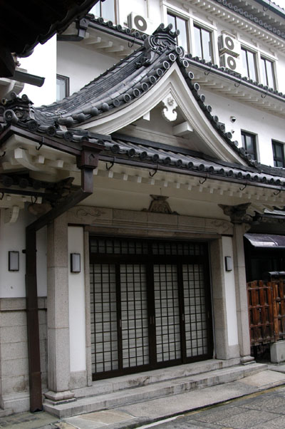 A temple on Midosuji-Mitsuderacho (Shinsaibashi)