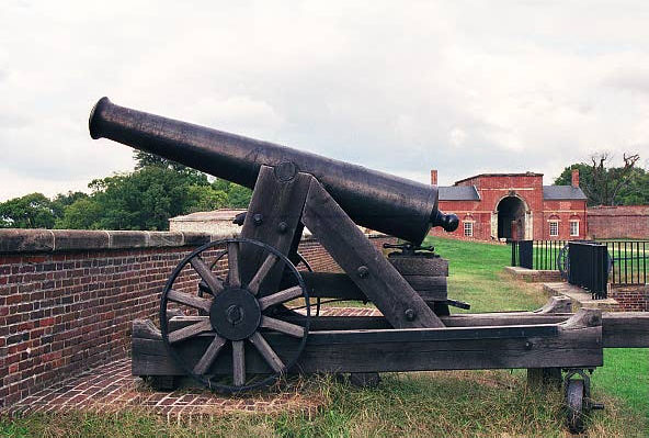 Large gun at Fort Washington