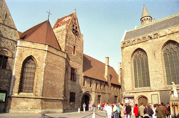 Brugge - Onze Lieve Vrouwekerk houses a Michaelangelo sculpture