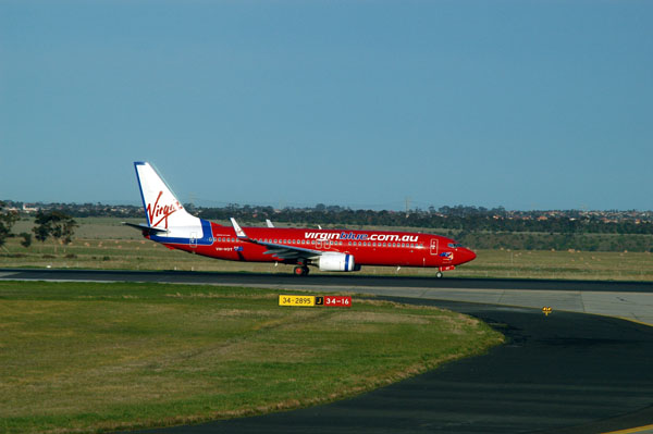 Virgin Blue 737 at Melbourne (MEL/YMML)