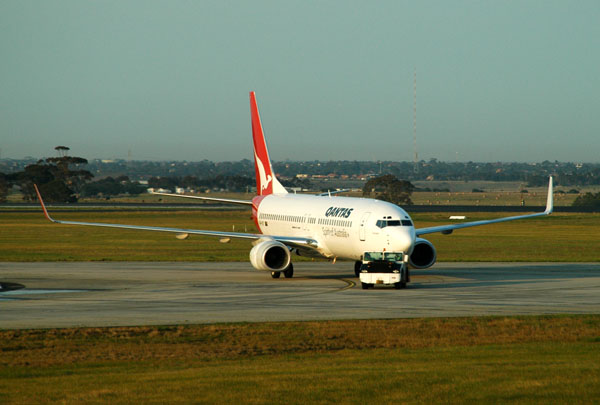 Qantas 737 at MEL