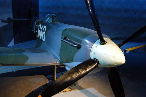 Spitfire - 3402kg, 652 kmh, ceiling 12,200m, range 980 miles