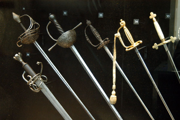 Bladed weapons gallery