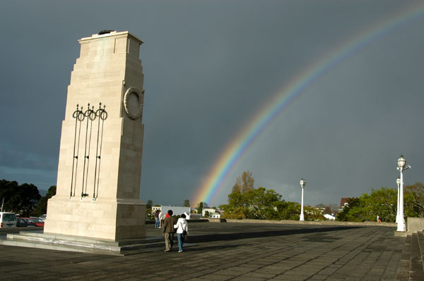 Rainbow with the memorial in front of the Auckland Museum