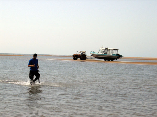 Preparing to launch the Yongala Express from Alva Beach