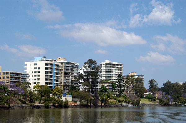 Macquarie Street next to Guyatt Park, St. Lucia, Brisbane River