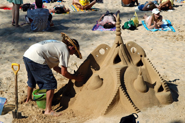 Building a sand castle, Manly