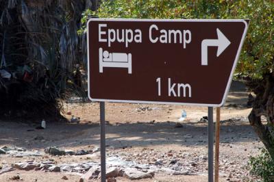 The top-end Epupa Camp is 1 km east (upstream) from the falls