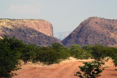 Mountain pass, Epupa