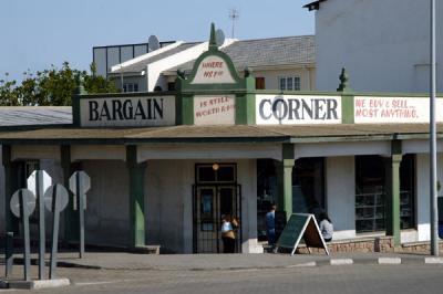 Bargain Corner, Moltekestr & Bruckenstr