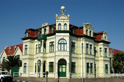 In May 2005, the Hohenzollern Building was for sale