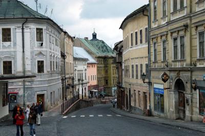 Ul. Andreja Kmet, Bansk tiavnica