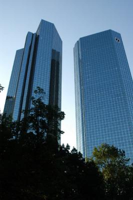 Deutsche Bank (155m)