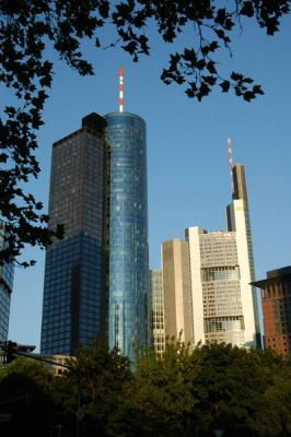 Main Tower (200m)