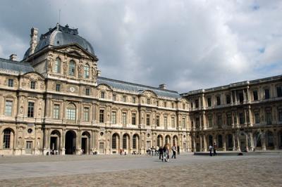 v3/93/329493/3/48157259.parisaug05112.jpg