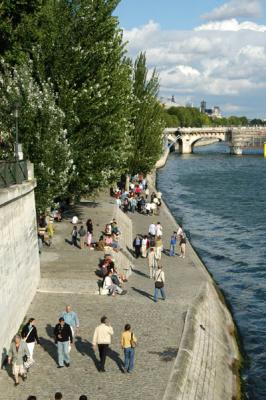 v3/93/329493/3/48232622.parisaug051171.jpg