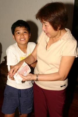 ...while mom counts Enzo's