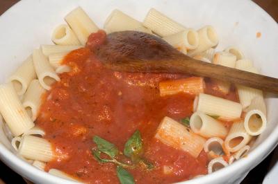rigatoni with tomato sauce 22 july 05