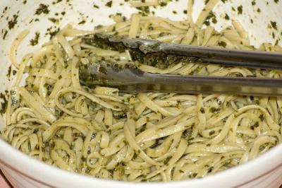 linguine pasta with pesto