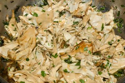 Wild cauliflower mushroom saute