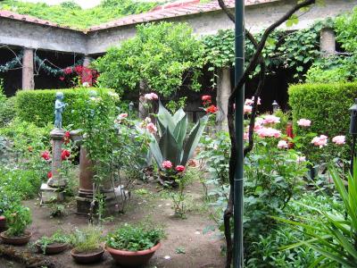 v3/93/463093/3/44360289.1570_Pom_RistoranteCourtyard.jpg