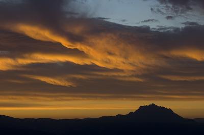 Sierra Buttes Sunrise 04Sept2005