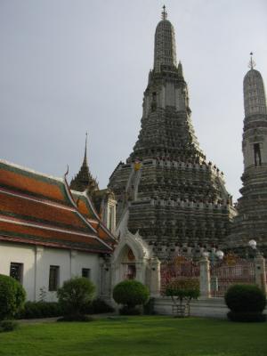 Wat Aruhn