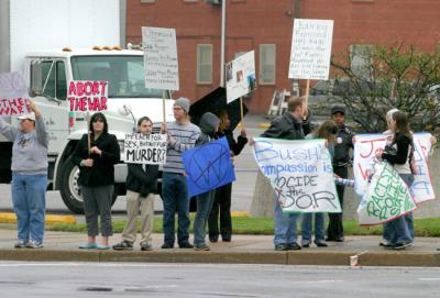 protesters at Monticello & E. Butte