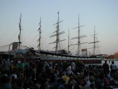 Crowds at the South Street Seaport (7/4/05)