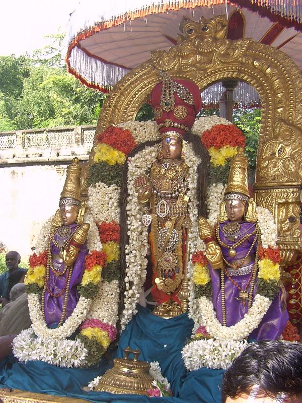 yathOktakAri emperuman