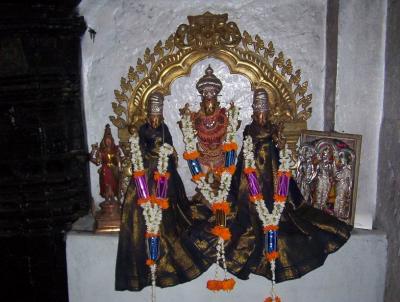 Jaganatha Perumal with ubhaya nachiyar