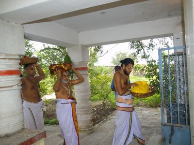 prasadam from Tirunarayanan and Swami Desikan
