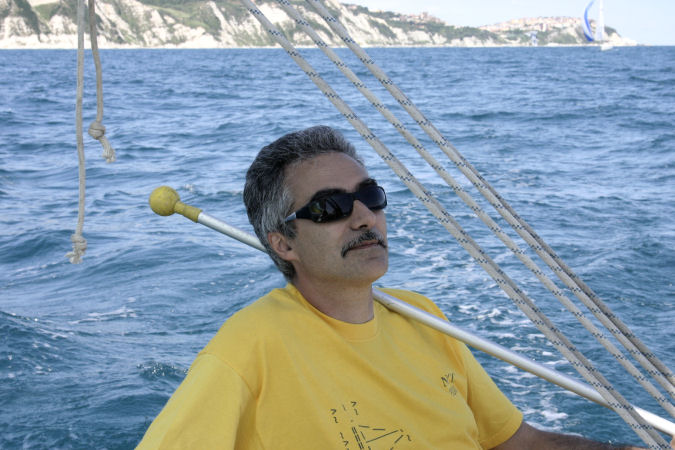 Su questo mare, cera un personaggio che fingeva di essere un famoso timoniere