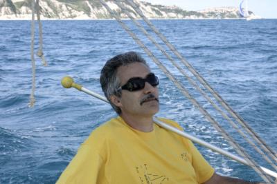 Su questo mare, c'era un personaggio che fingeva di essere un famoso timoniere