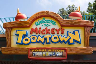 DL-Mickeys-Toontown-Sign-5-.jpg
