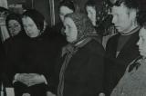 Martins sister Eva is center with scarf - Centre  skarele ryinti Martino sesuo Eva