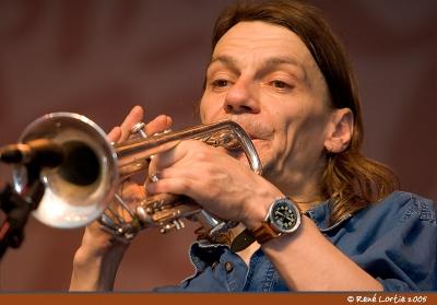 v3/96/410096/3/46081344.jr8u9263festivaljazz2005_pb.jpg