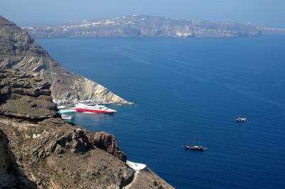 view on Athinios Port from hotel Caldera's Lilium:
...ferry boat steerless without power back at quay...