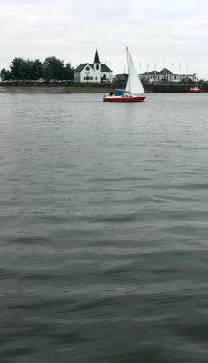 Sailing in cardiff bay
