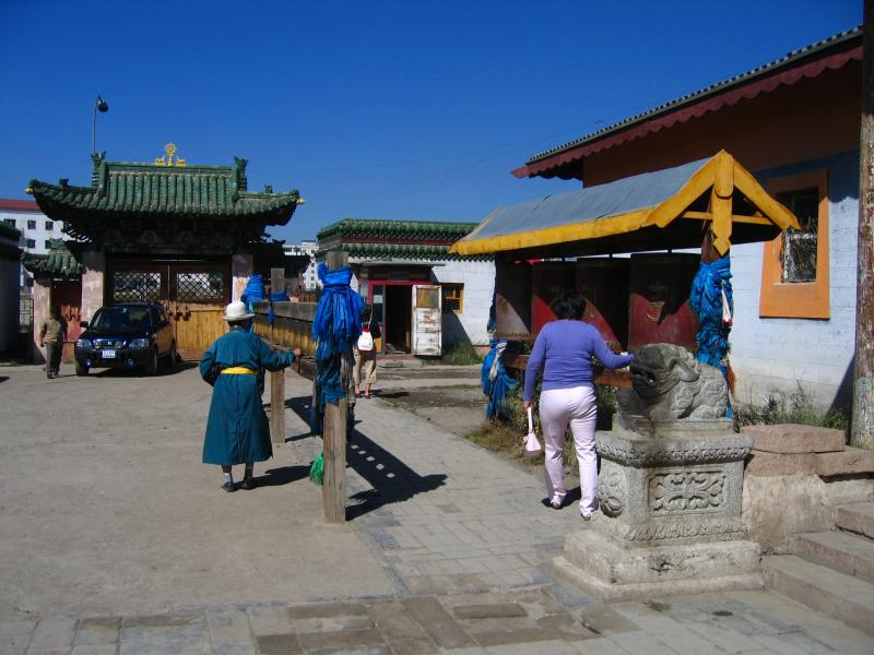 Prayer wheels at Lamrin Sm