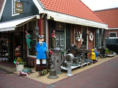 Bric-a-brac souvenir store