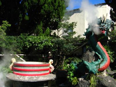 Tacky dragon at Kinryū Jigoku