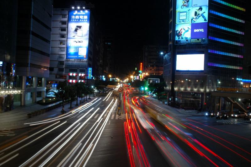 Taipeis street at night