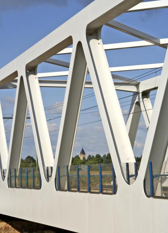 Tower of Nieuwstadt seen through the Lawaaibrug