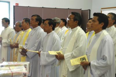 Quí Cha SDB đồng tế.jpg